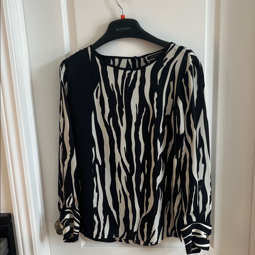 Black & White Zebra-Print Long Sleeve Blouse